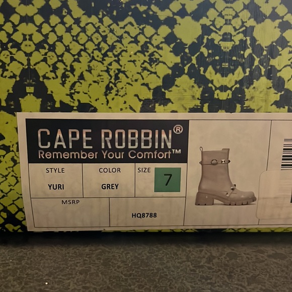 NWT Sz 7 Cape Robbin Grey Yuri Womens Boots - Picture 2 of 7